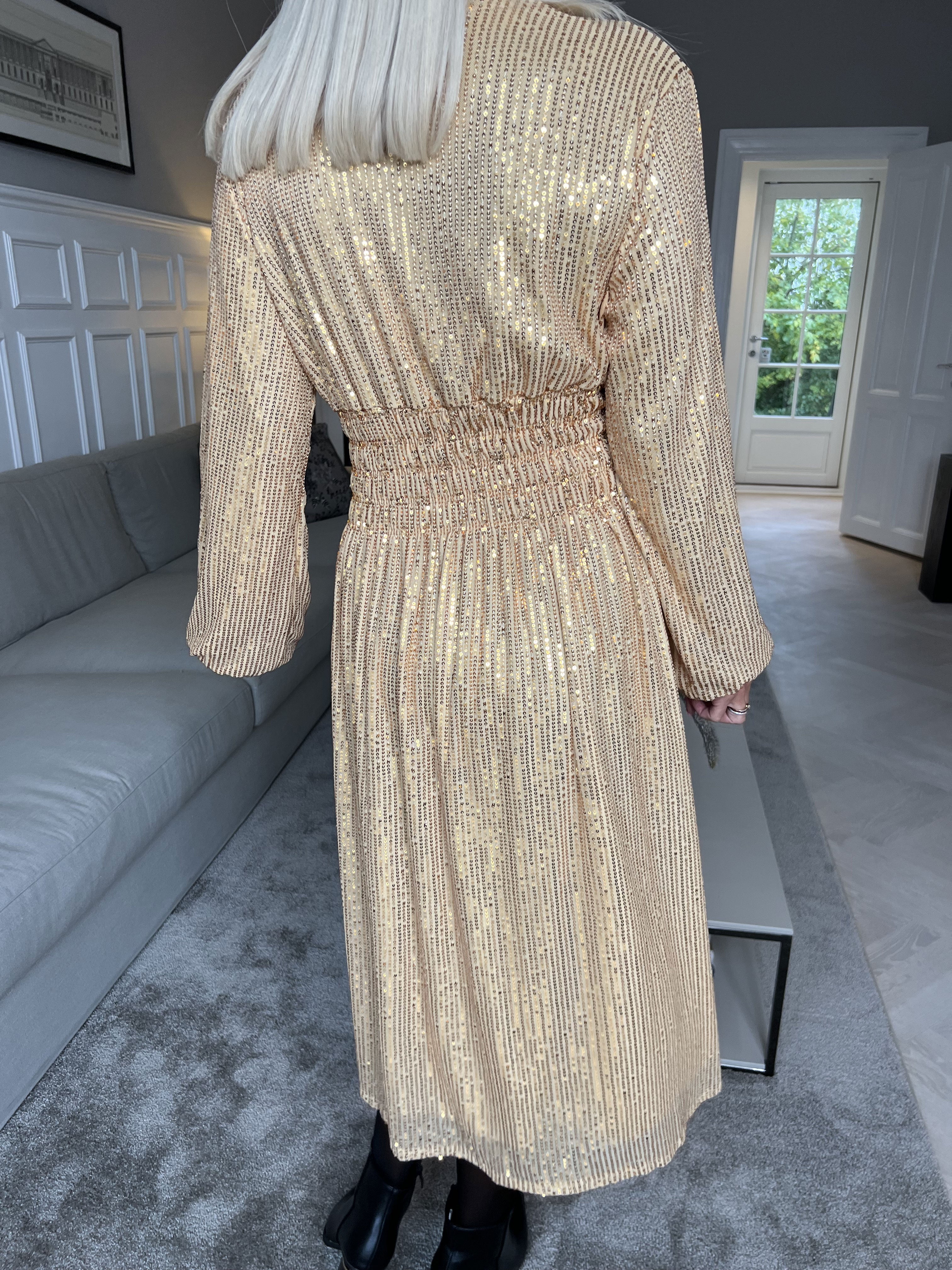 Pams Glitter Midi L/S - Vacker klänning med smock och paljetter